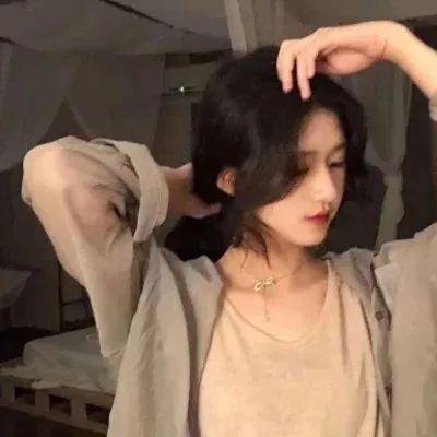 色肉毒蝎女